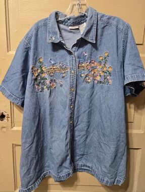 Bobbie Brooks Embroidered Floral Garden Vintage Denim Button Short Sleeve Shirt